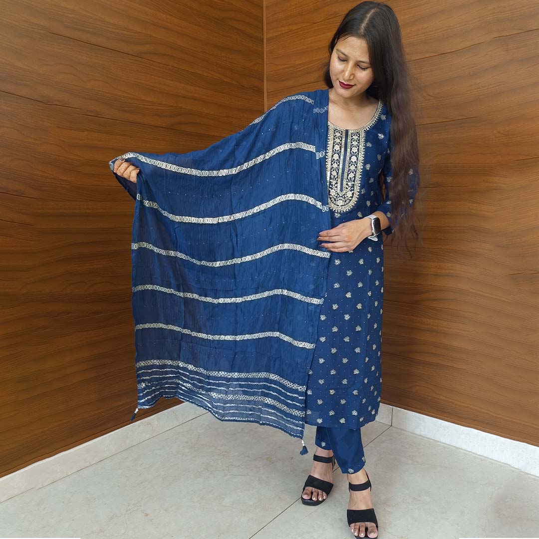 Pahnawaa Peacock Suit Set with Round Neck