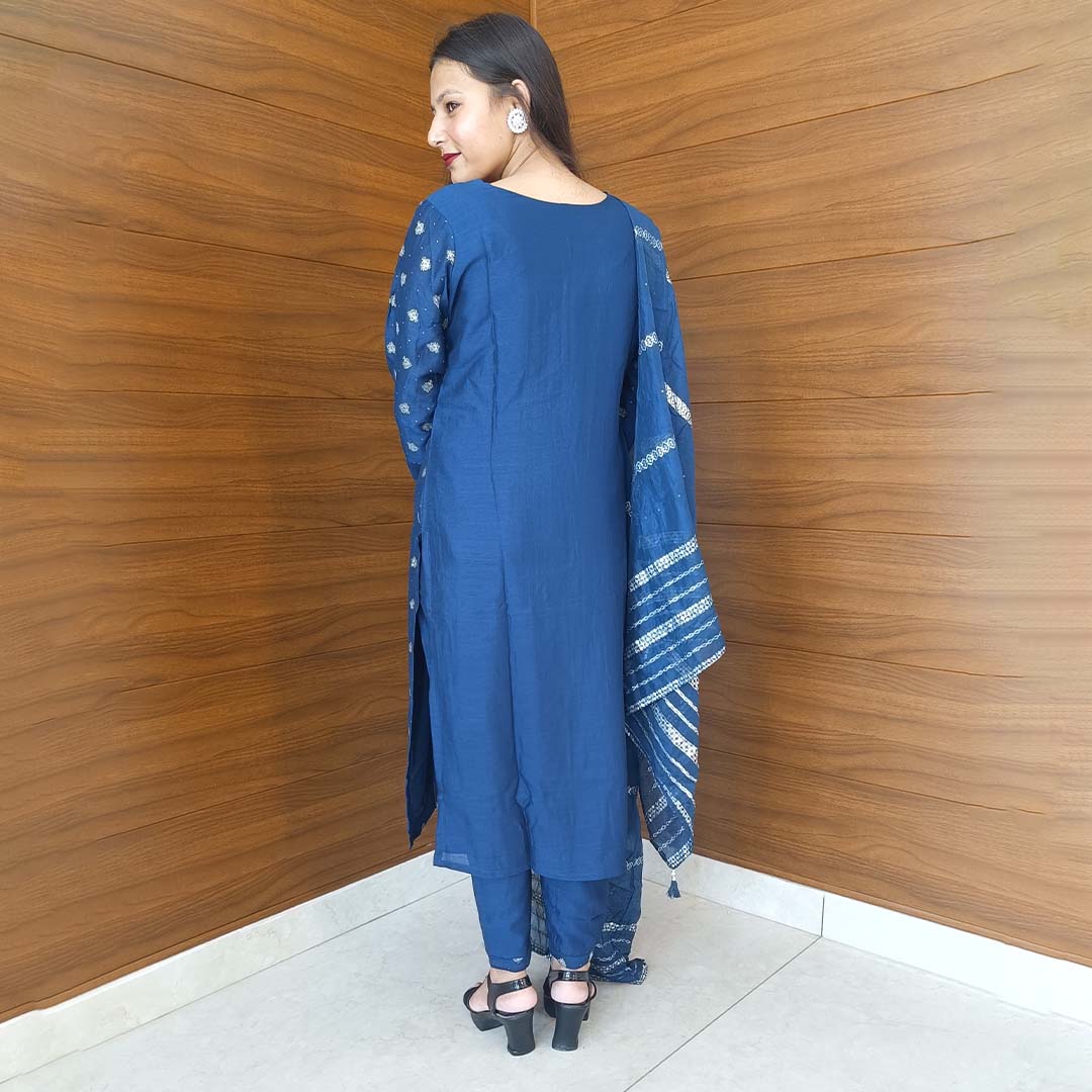 Pahnawaa Peacock Suit Set with Round Neck