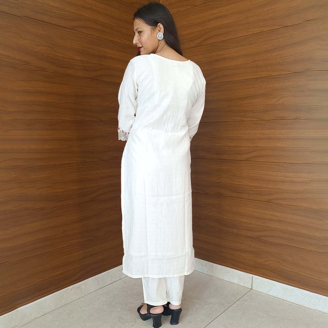 Pahnawaa White Suit Set with Round Neck