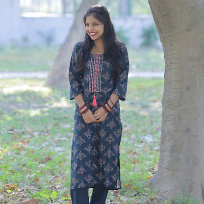 Pahnawaa Midnight Blossom Straight Kurta
