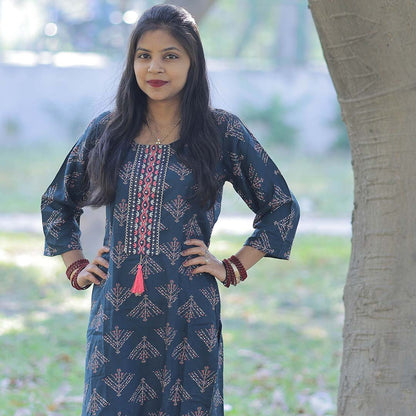 Pahnawaa Midnight Blossom Straight Kurta