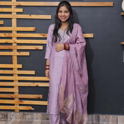 Pahnawaa Regal Mauve Zari Suit Set