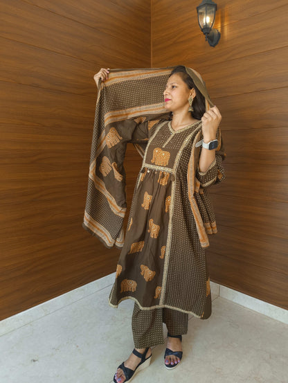 Pahnawaa Mehendi Green Suit with Elephant Print