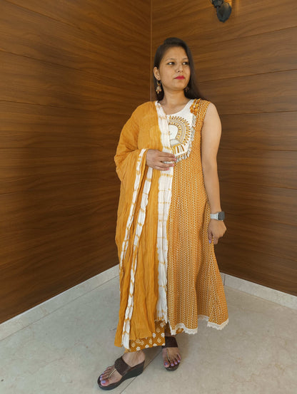 Pahnawaa Mustard Handwork Kurti Set with Shankh Design