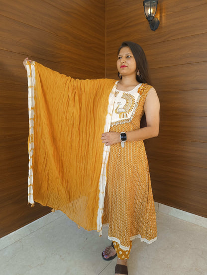 Pahnawaa Mustard Handwork Kurti Set with Shankh Design