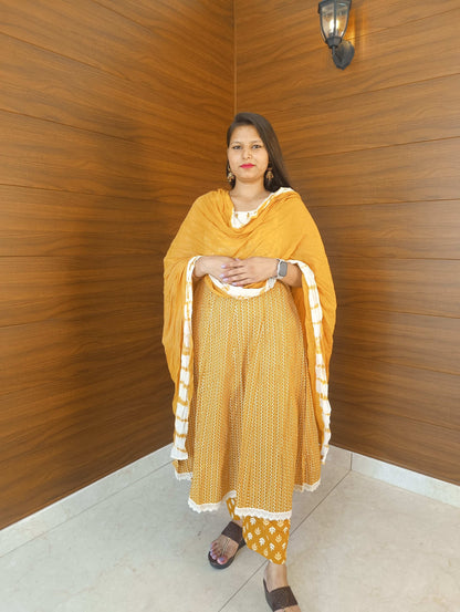 Pahnawaa Mustard Handwork Kurti Set with Shankh Design