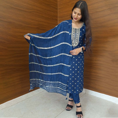 Pahnawaa Peacock Suit Set with Round Neck