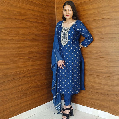 Pahnawaa Peacock Suit Set with Round Neck