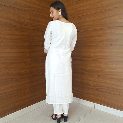Pahnawaa White Suit Set with Round Neck