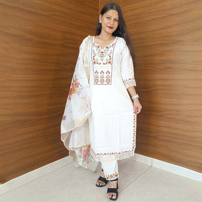 Pahnawaa White Suit Set with Round Neck